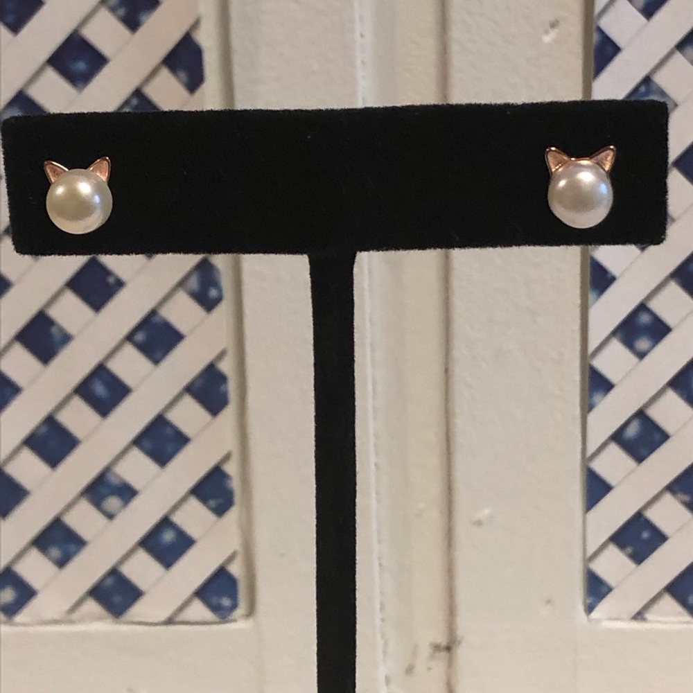 Cute Fresh Water Pearls Cat Earrings